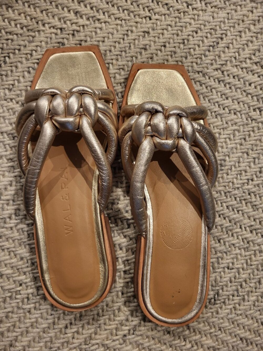 Wall & pai sandals
